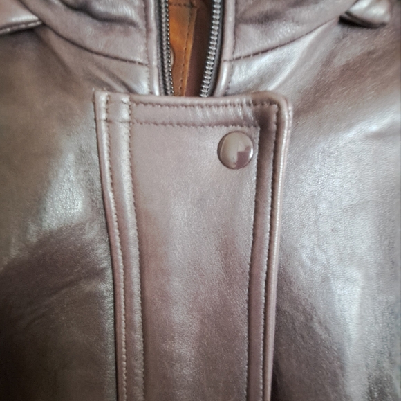 Canadian Made Leather coat with detachable hood. - Picture 2 of 10